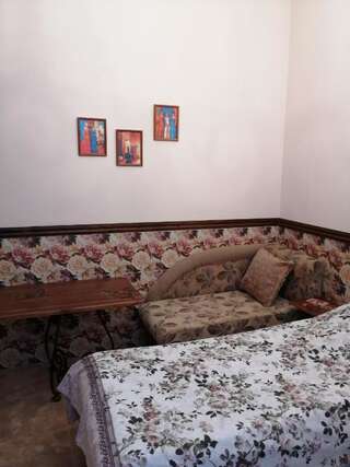 Гостевой дом Магнолия Сухум Двухместный номер с 2 отдельными кроватями и ванной комнатой-1