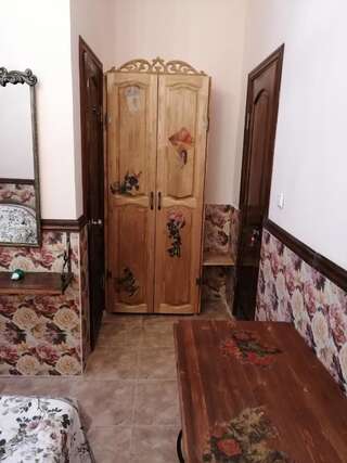 Гостевой дом Магнолия Сухум Двухместный номер с 2 отдельными кроватями и ванной комнатой-3